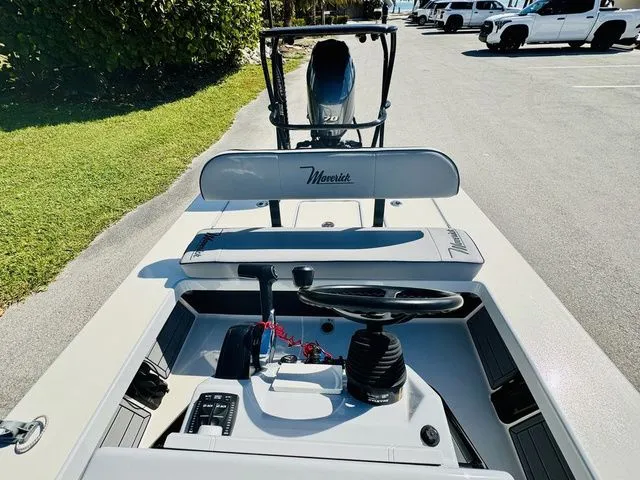 Slide: The Image of Maverick HPX-V17 2022 - 7