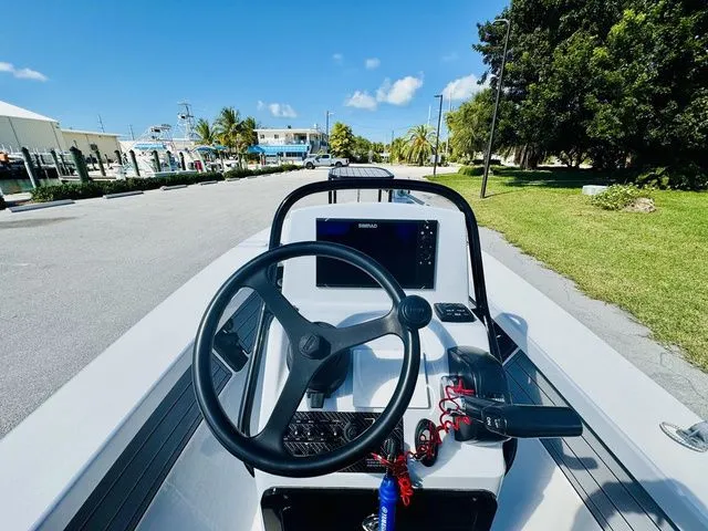 Slide: The Image of Maverick HPX-V17 2022 - 9