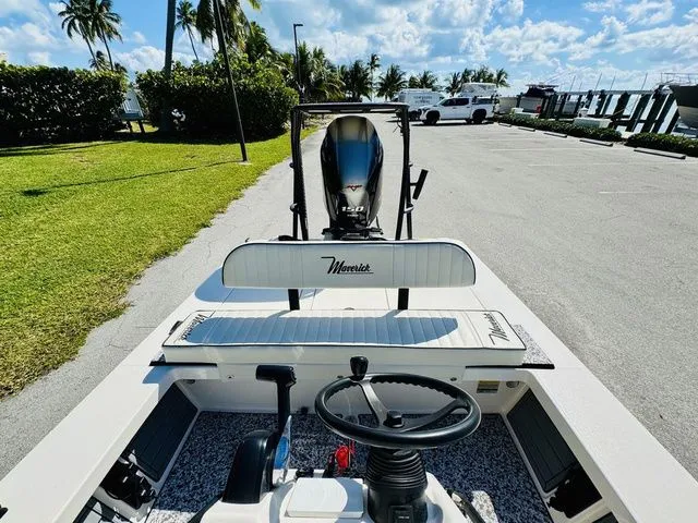 Slide: The Image of Maverick 18 HPX-V 2022 - 7