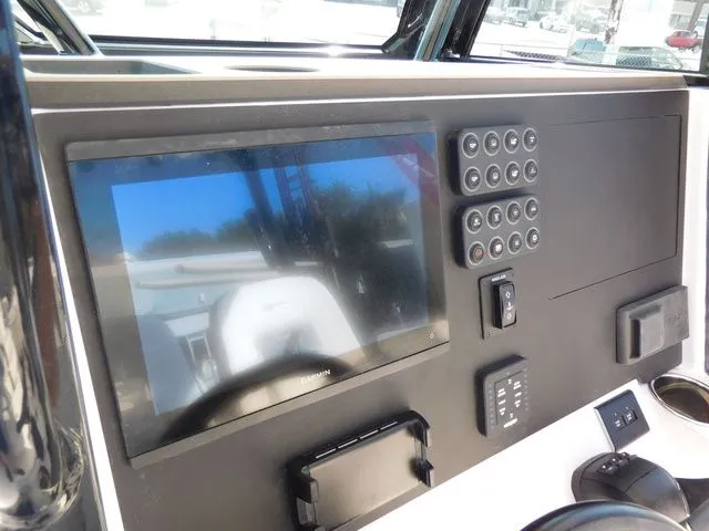 Slide: The Image of Stingray 253 CC 2026 - 14