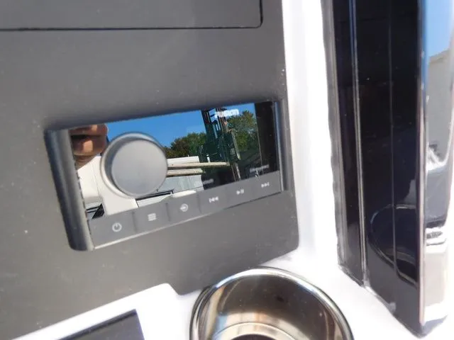 Slide: The Image of Stingray 253 CC 2026 - 16