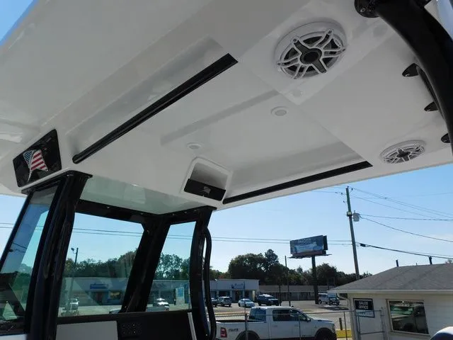 Slide: The Image of Stingray 253 CC 2026 - 39