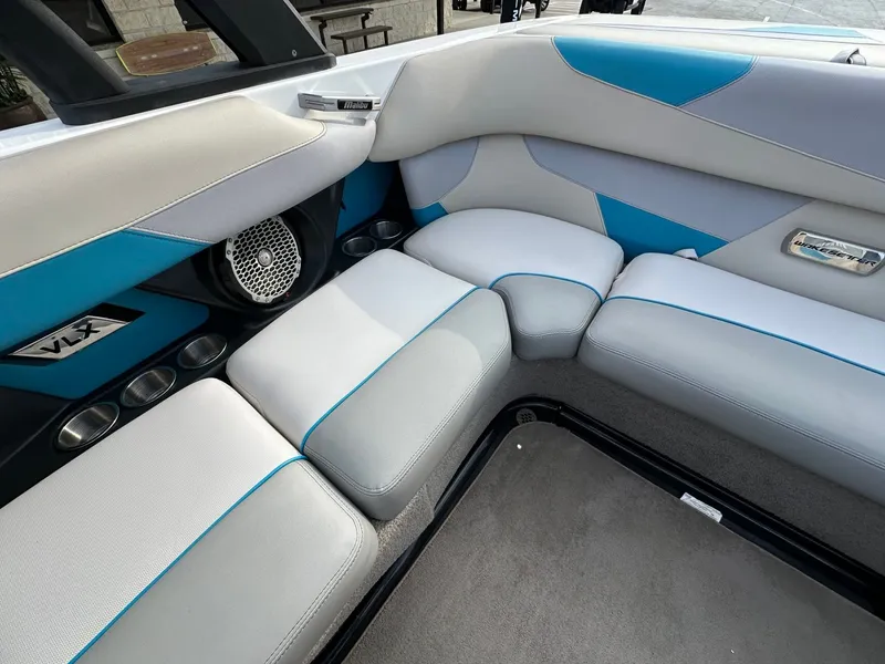 Slide: The Image of Malibu 22VLX 2016 - 10