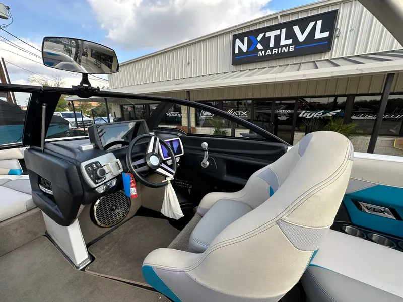 Slide: The Image of Malibu 22VLX 2016 - 16