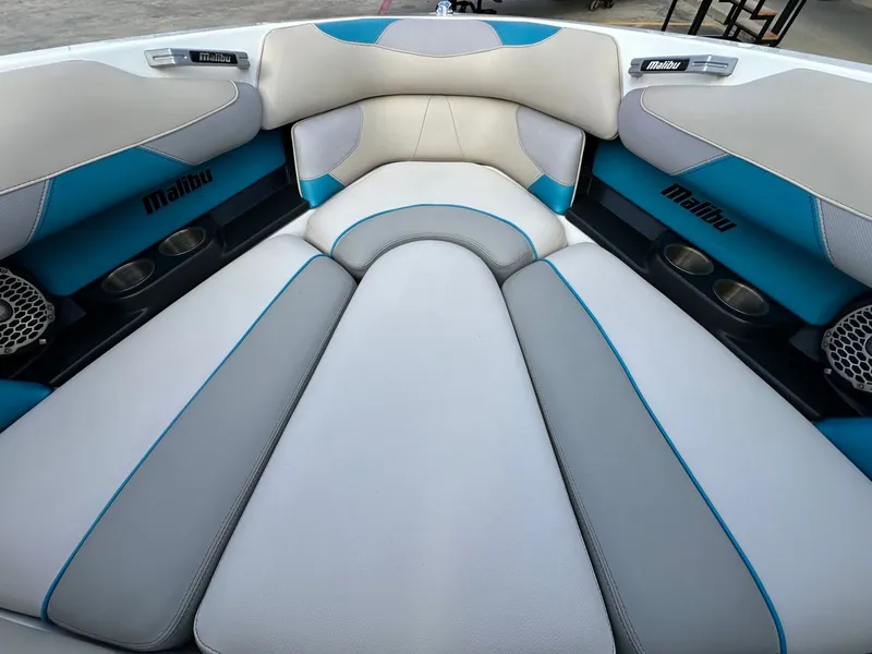 Slide: The Image of Malibu 22VLX 2016 - 19