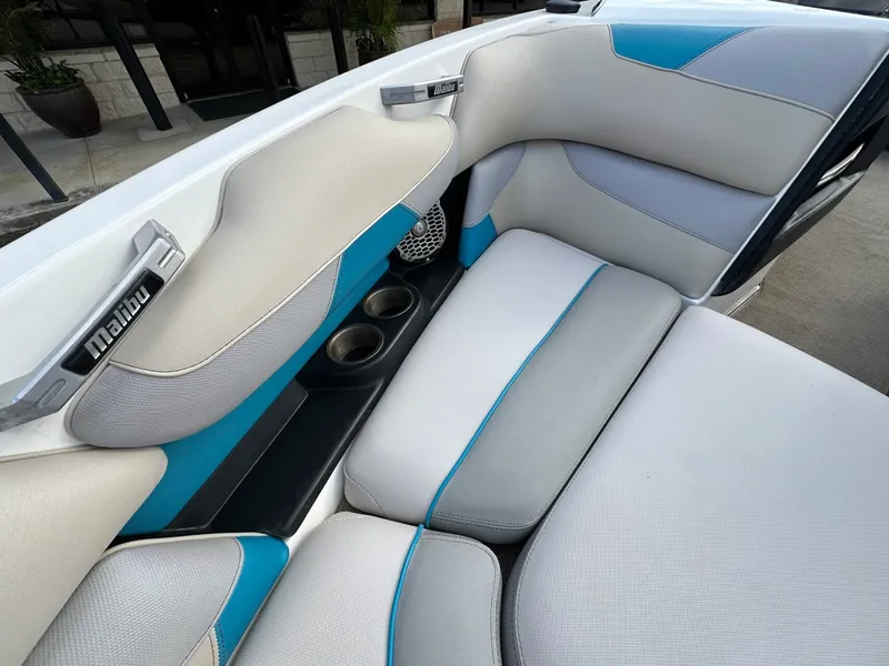 Slide: The Image of Malibu 22VLX 2016 - 21