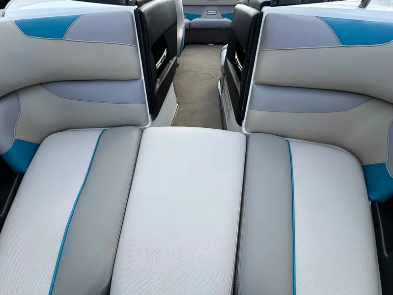 Slide: The Image of Malibu 22VLX 2016 - 22