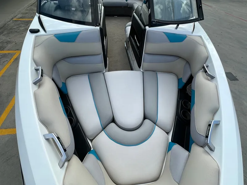 Slide: The Image of Malibu 22VLX 2016 - 24