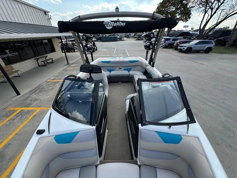 Slide: The Image of Malibu 22VLX 2016 - 25