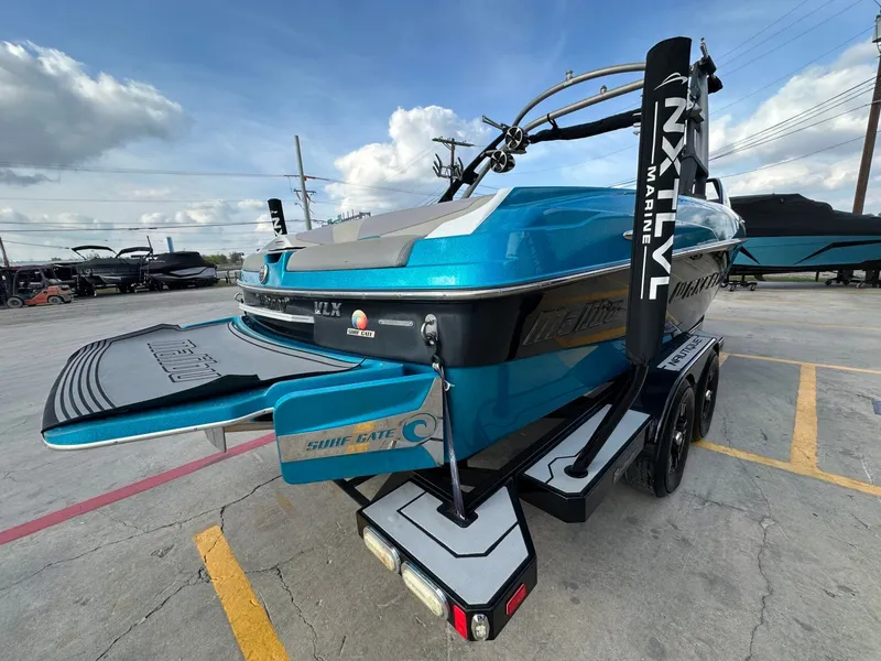 Slide: The Image of Malibu 22VLX 2016 - 4