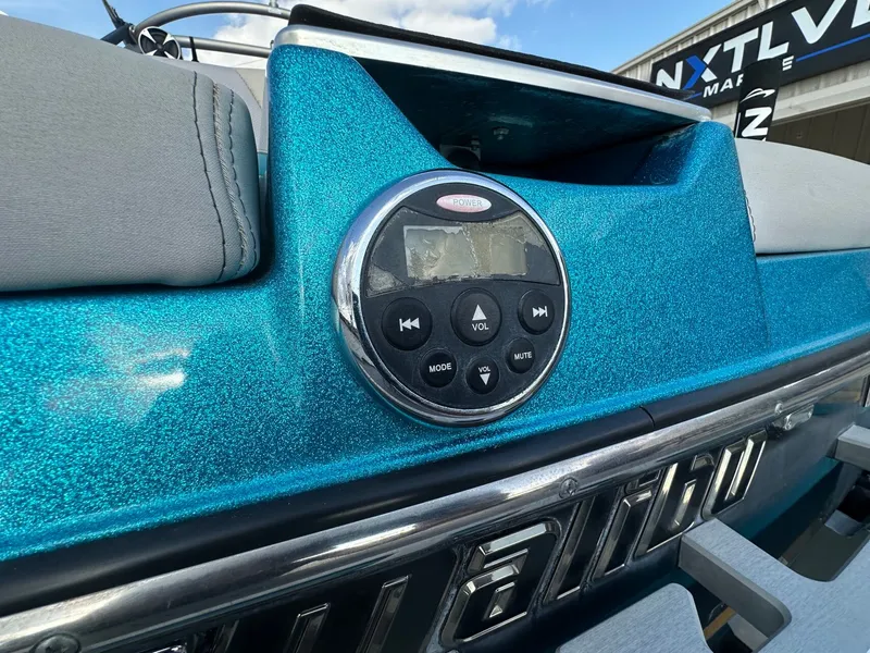 Slide: The Image of Malibu 22VLX 2016 - 45