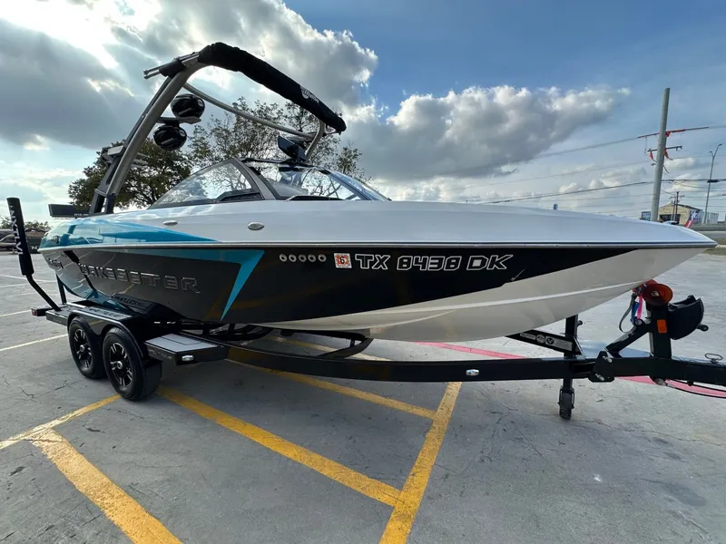 Slide: The Image of Malibu 22VLX 2016 - 6