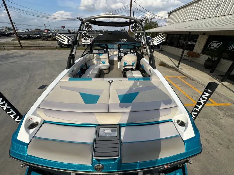 Slide: The Image of Malibu 22VLX 2016 - 9