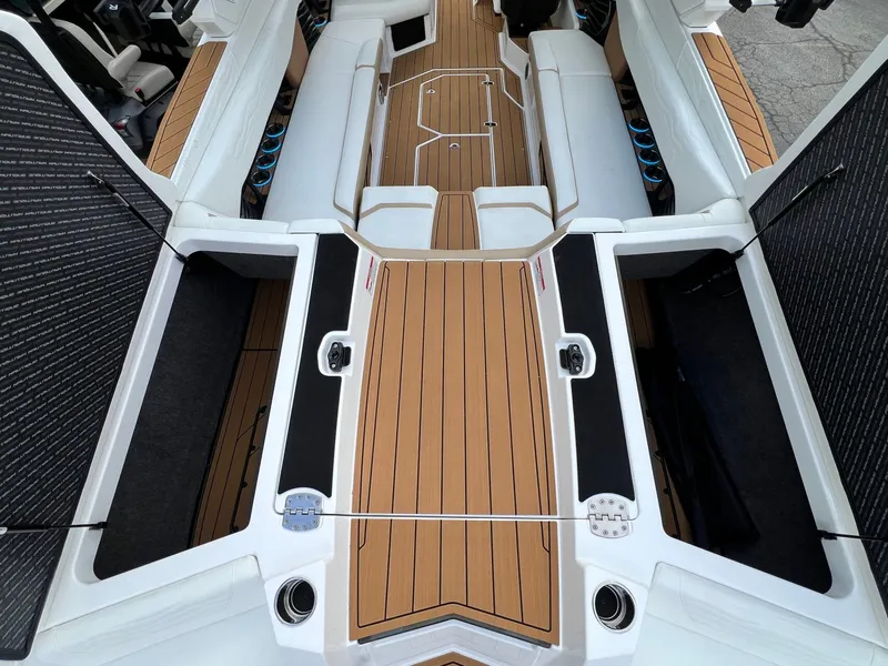 Slide: The Image of Nautique G25 2026 - 15