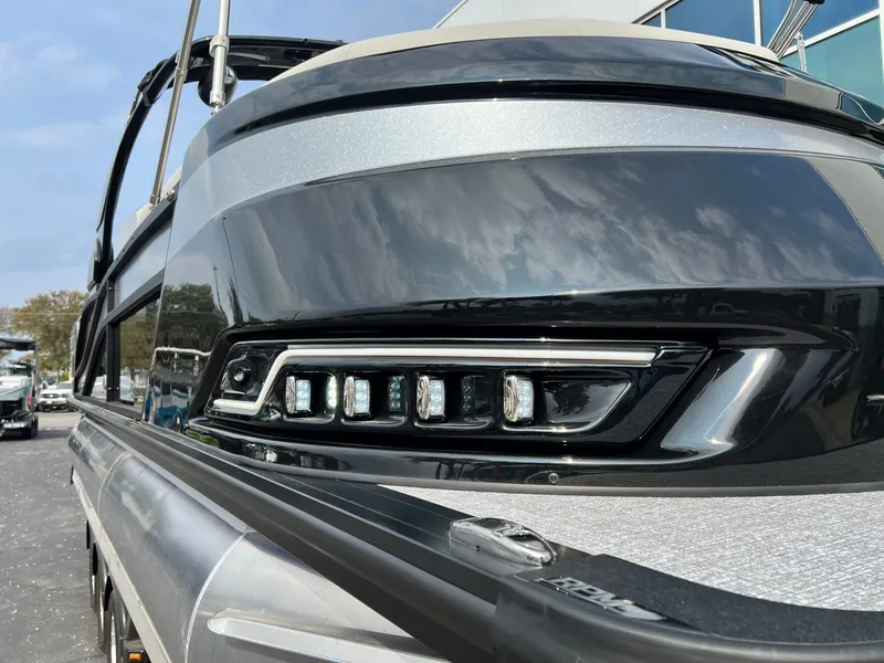 Slide: The Image of Harris Grand Mariner 230 2026 - 10