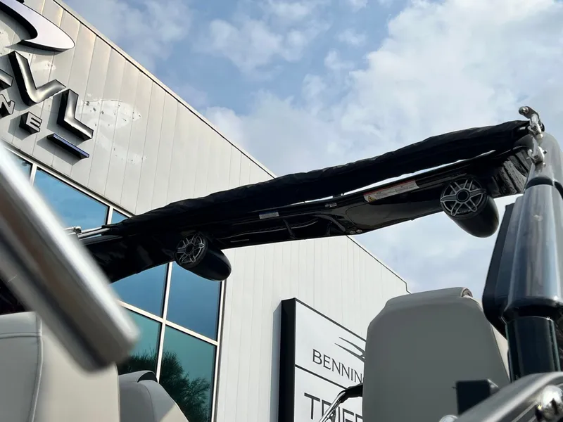 Slide: The Image of Harris Grand Mariner 230 2026 - 12