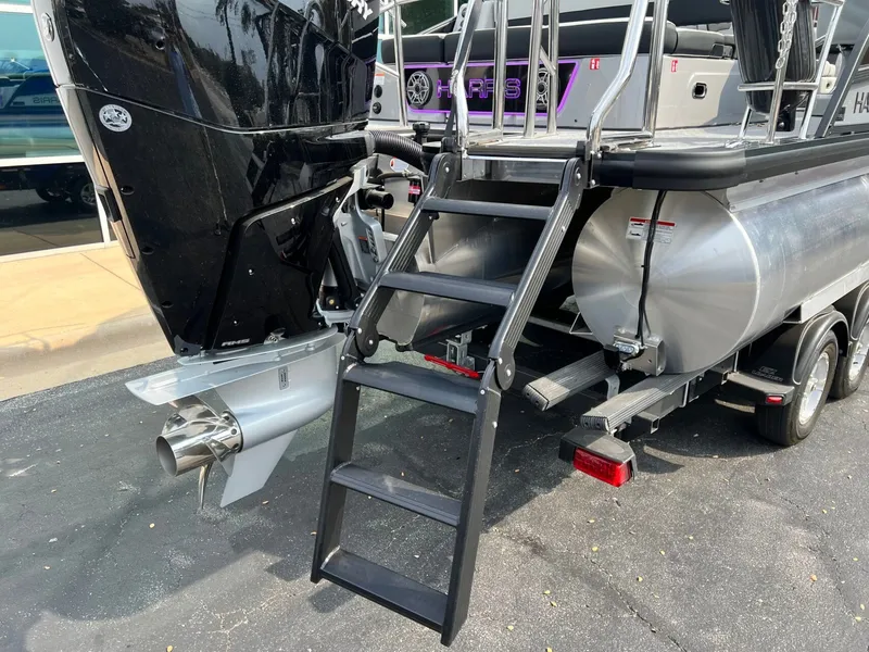 Slide: The Image of Harris Grand Mariner 230 2026 - 14