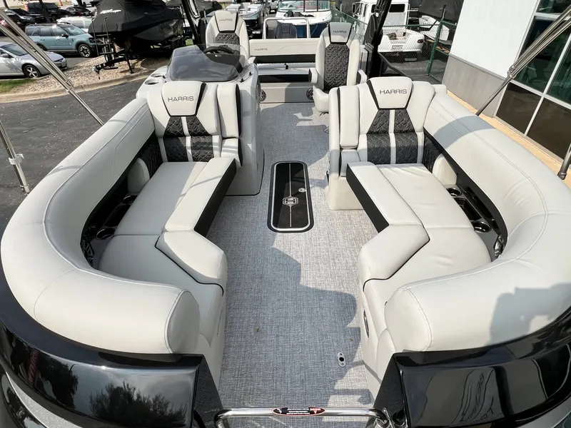 Slide: The Image of Harris Grand Mariner 230 2026 - 16