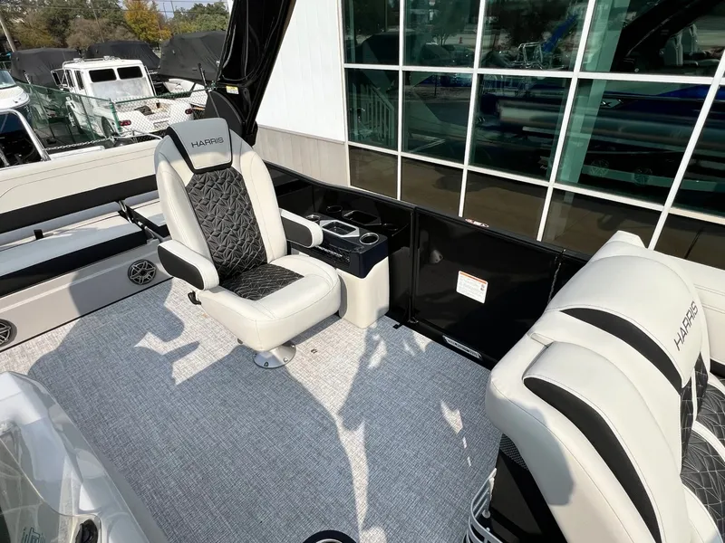 Slide: The Image of Harris Grand Mariner 230 2026 - 19