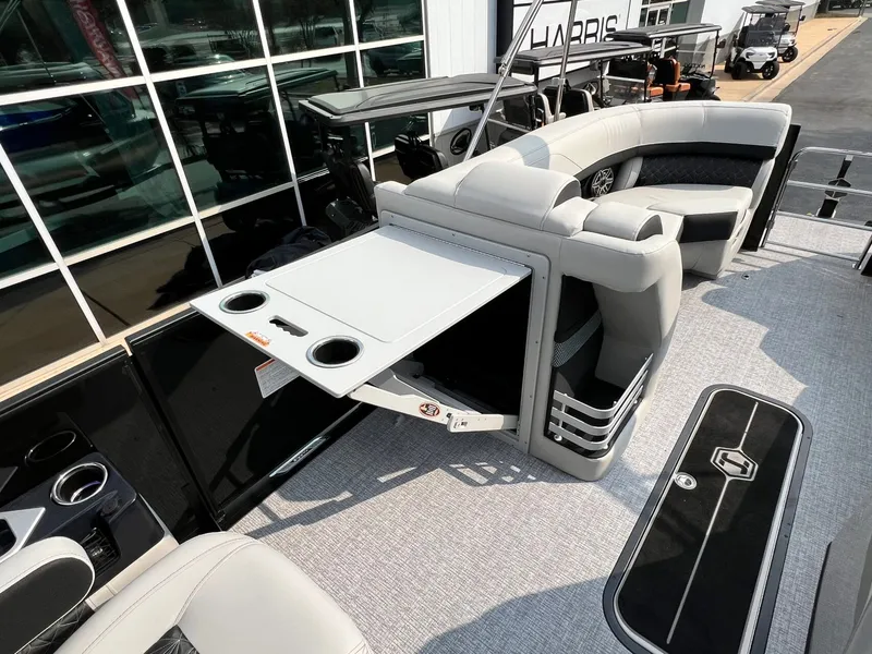 Slide: The Image of Harris Grand Mariner 230 2026 - 20