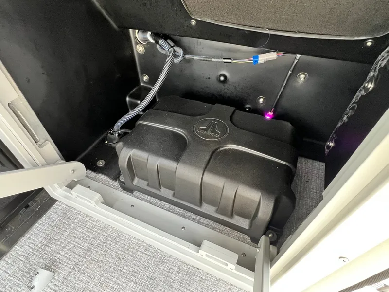 Slide: The Image of Harris Grand Mariner 230 2026 - 21