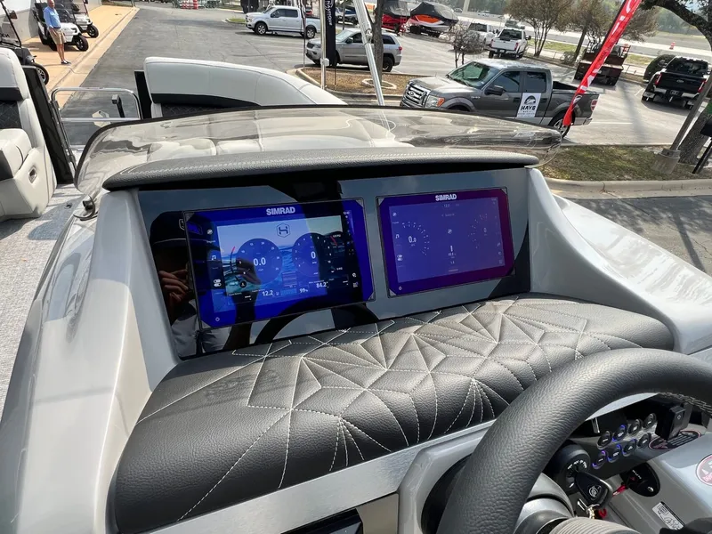 Slide: The Image of Harris Grand Mariner 230 2026 - 26