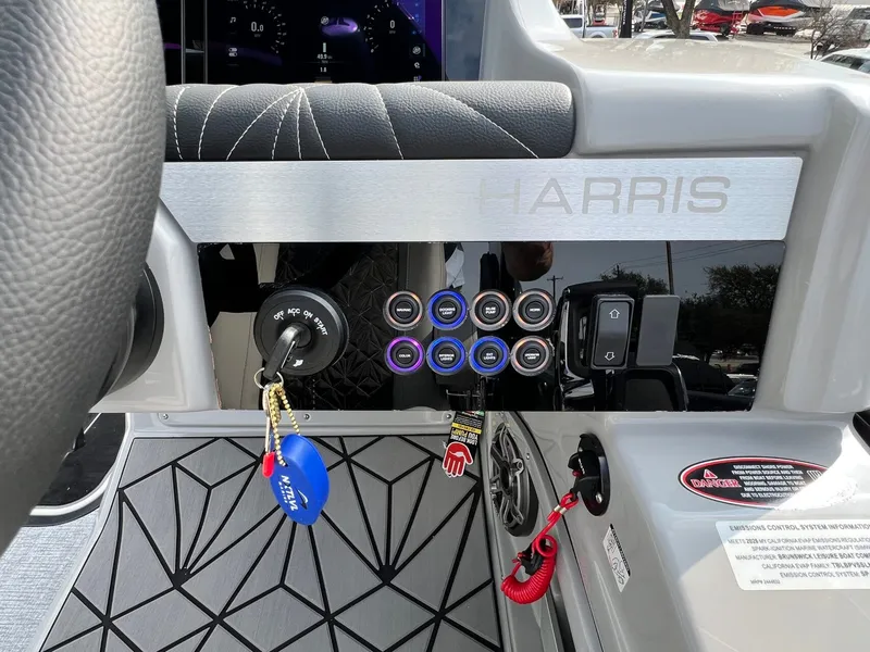 Slide: The Image of Harris Grand Mariner 230 2026 - 28