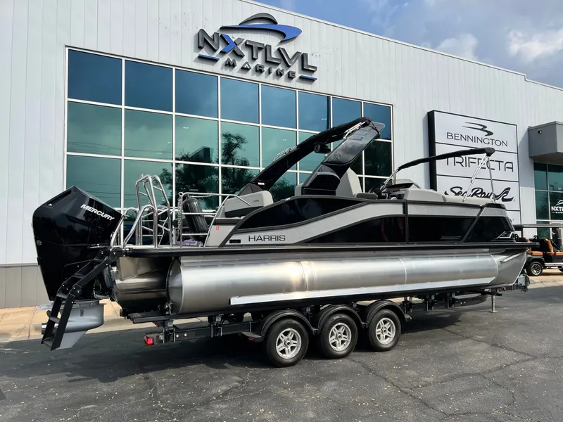 Slide: The Image of Harris Grand Mariner 230 2026 - 3