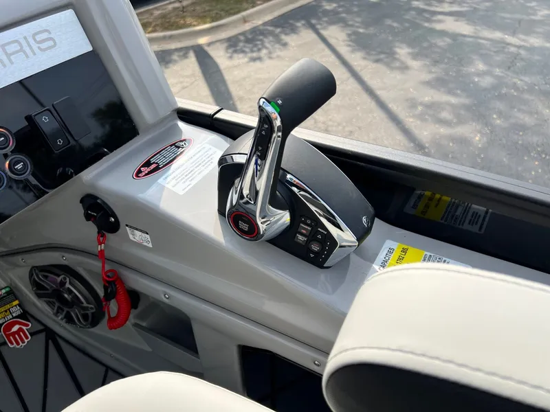 Slide: The Image of Harris Grand Mariner 230 2026 - 30