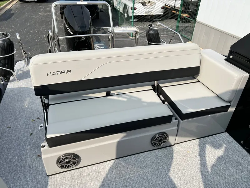 Slide: The Image of Harris Grand Mariner 230 2026 - 31