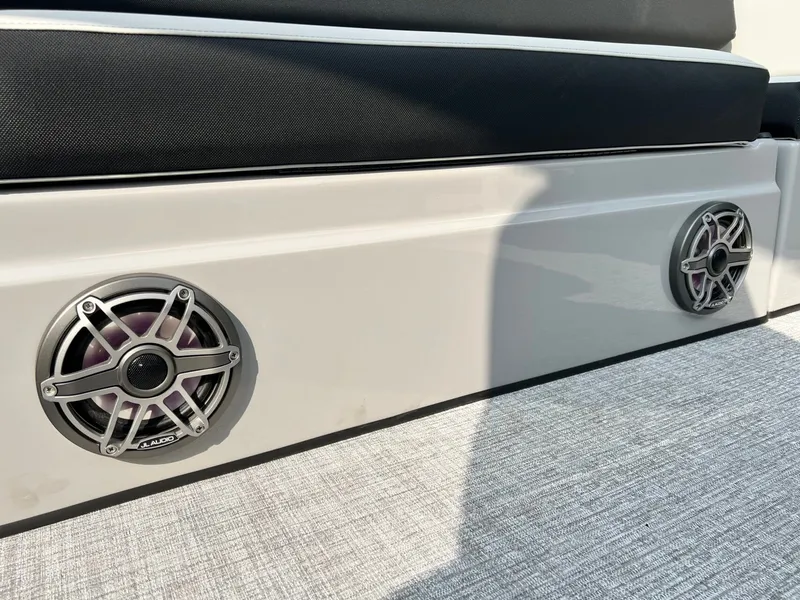 Slide: The Image of Harris Grand Mariner 230 2026 - 32