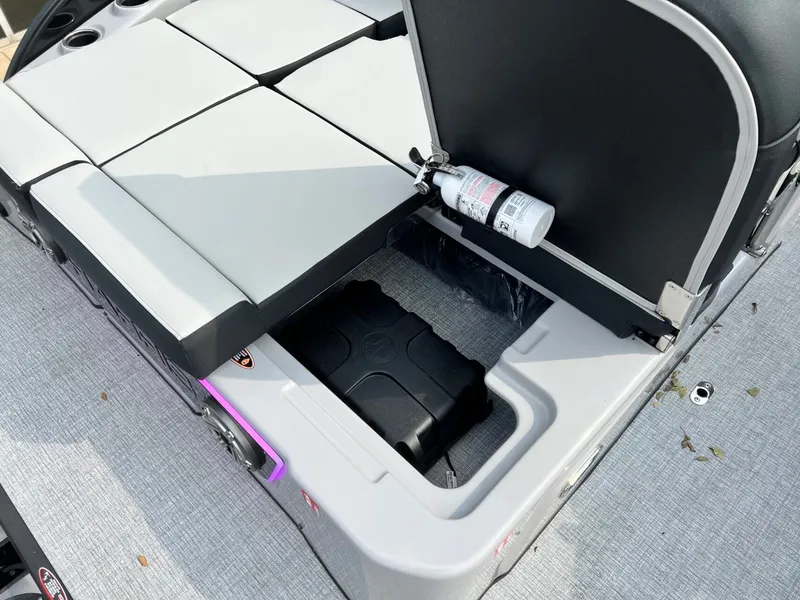 Slide: The Image of Harris Grand Mariner 230 2026 - 35