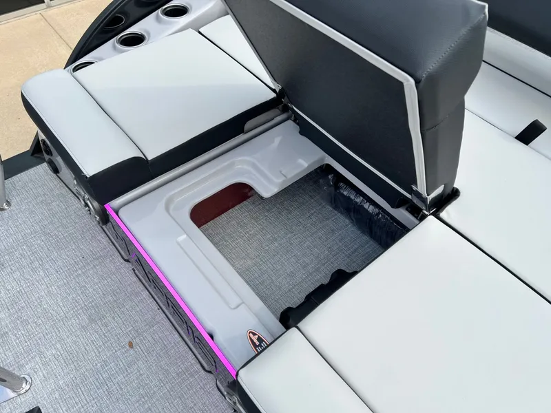 Slide: The Image of Harris Grand Mariner 230 2026 - 36