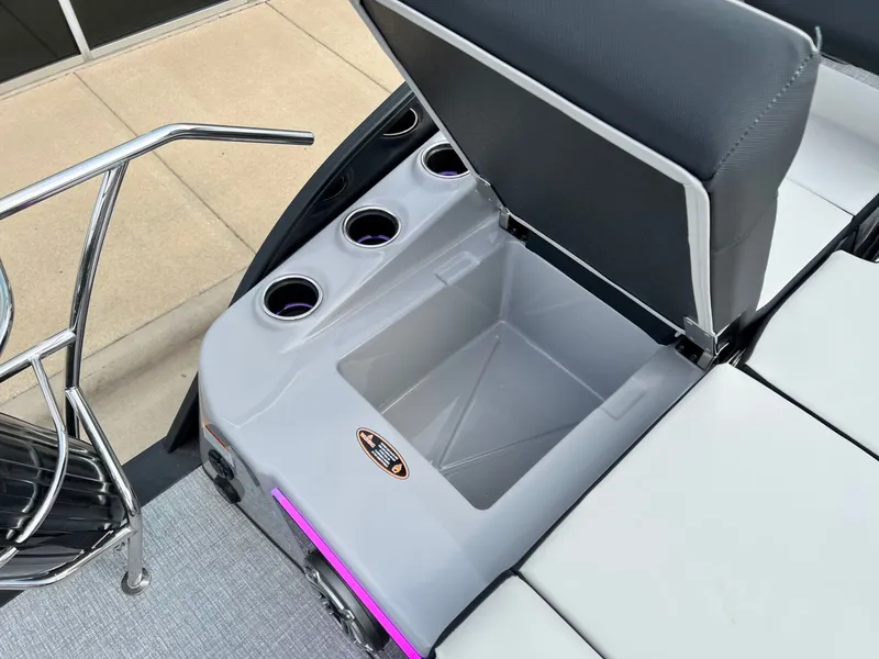 Slide: The Image of Harris Grand Mariner 230 2026 - 37