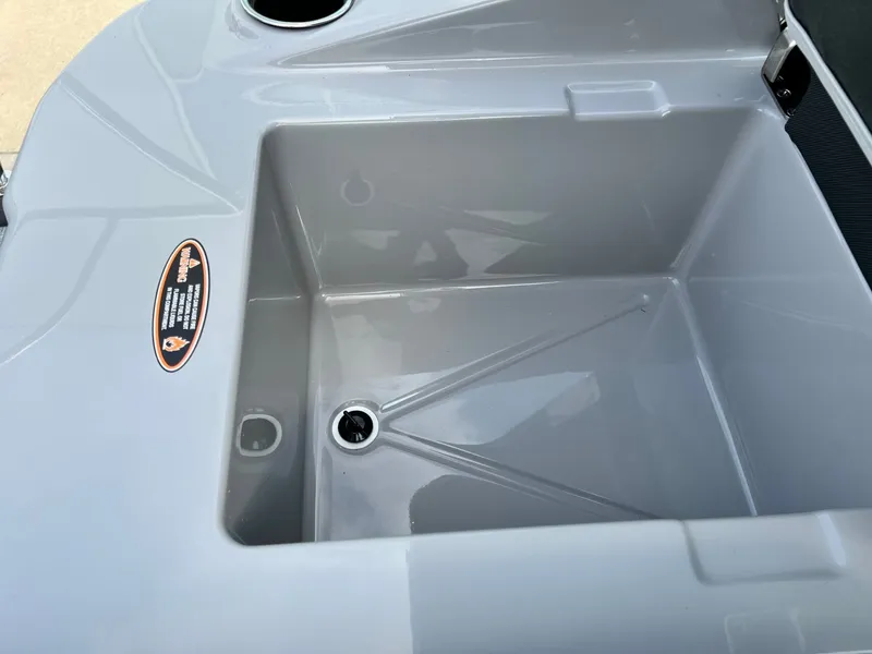 Slide: The Image of Harris Grand Mariner 230 2026 - 38