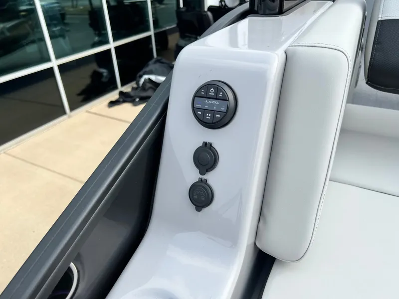 Slide: The Image of Harris Grand Mariner 230 2026 - 40