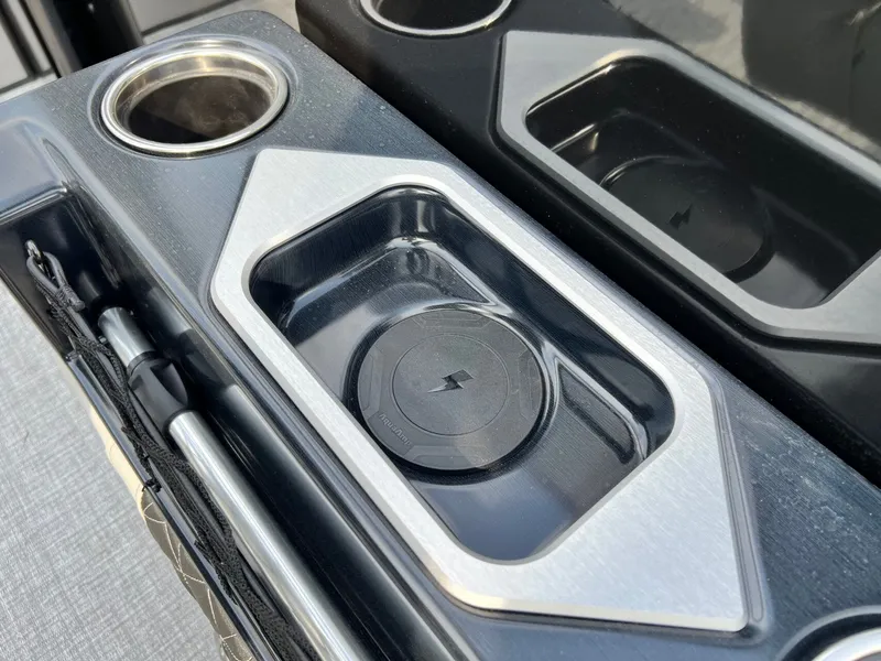 Slide: The Image of Harris Grand Mariner 230 2026 - 44