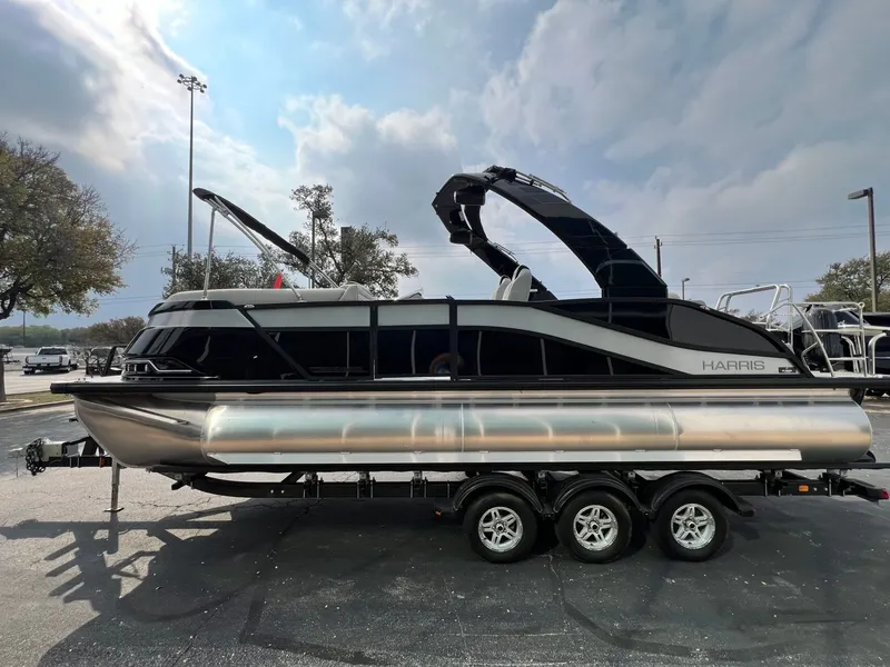 Slide: The Image of Harris Grand Mariner 230 2026 - 6