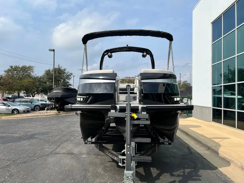 Slide: The Image of Harris Grand Mariner 230 2026 - 7