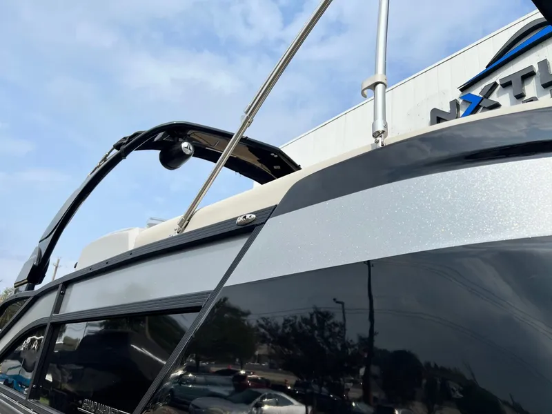 Slide: The Image of Harris Grand Mariner 230 2026 - 9