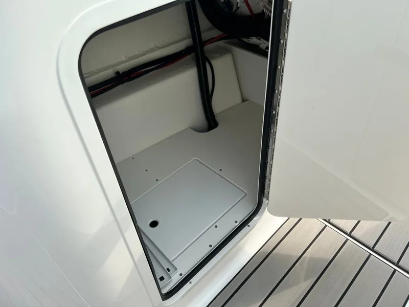 Slide: The Image of Sea Ray 2026 - 31