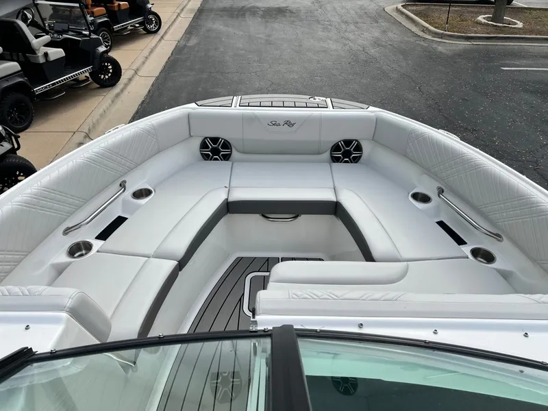 Slide: The Image of Sea Ray 2026 - 32