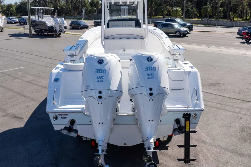Slide: The Image of 2026 Sea Hunt Ultra 285 SE boat with dual Yamaha 300 V6 engines. - 9