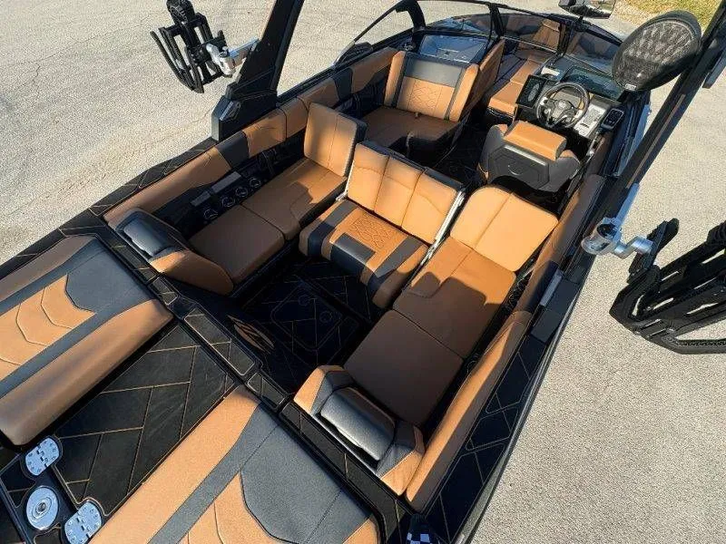 Slide: The Image of Malibu Wakesetter 23 LSV 2026 - 22
