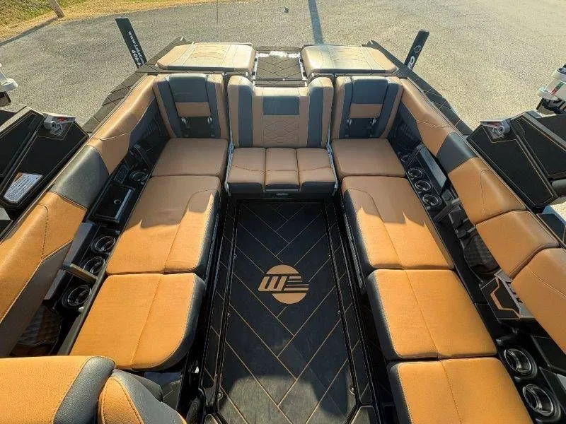 Slide: The Image of Malibu Wakesetter 23 LSV 2026 - 23