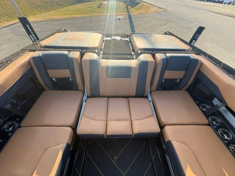 Slide: The Image of Malibu Wakesetter 23 LSV 2026 - 25