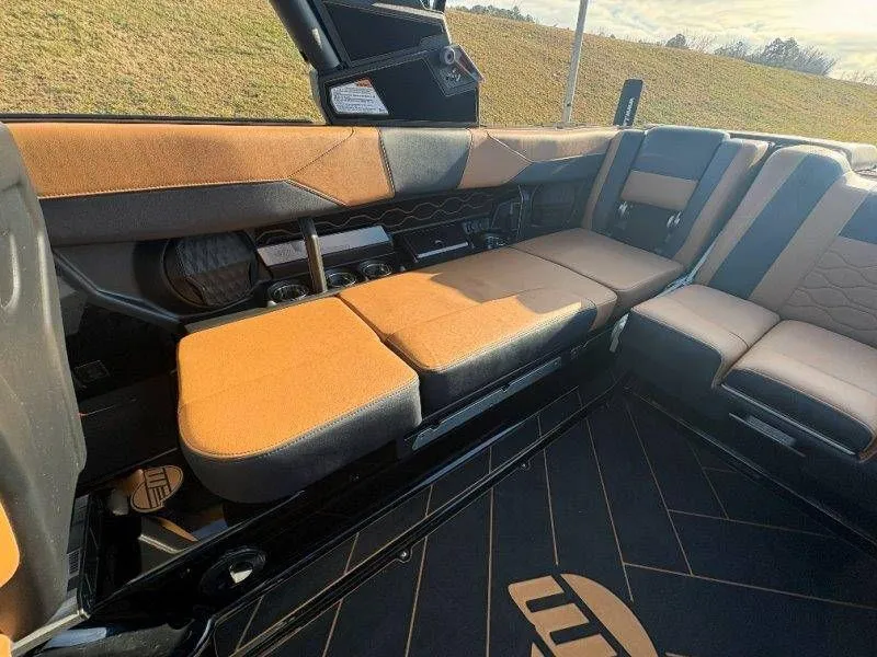 Slide: The Image of Malibu Wakesetter 23 LSV 2026 - 26