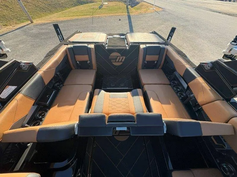 Slide: The Image of Malibu Wakesetter 23 LSV 2026 - 27