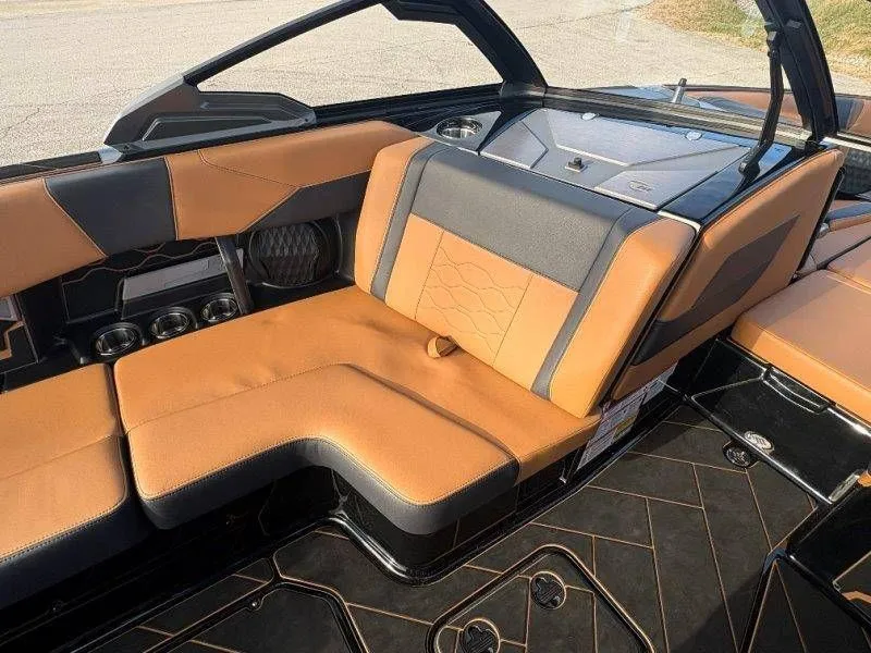 Slide: The Image of Malibu Wakesetter 23 LSV 2026 - 28