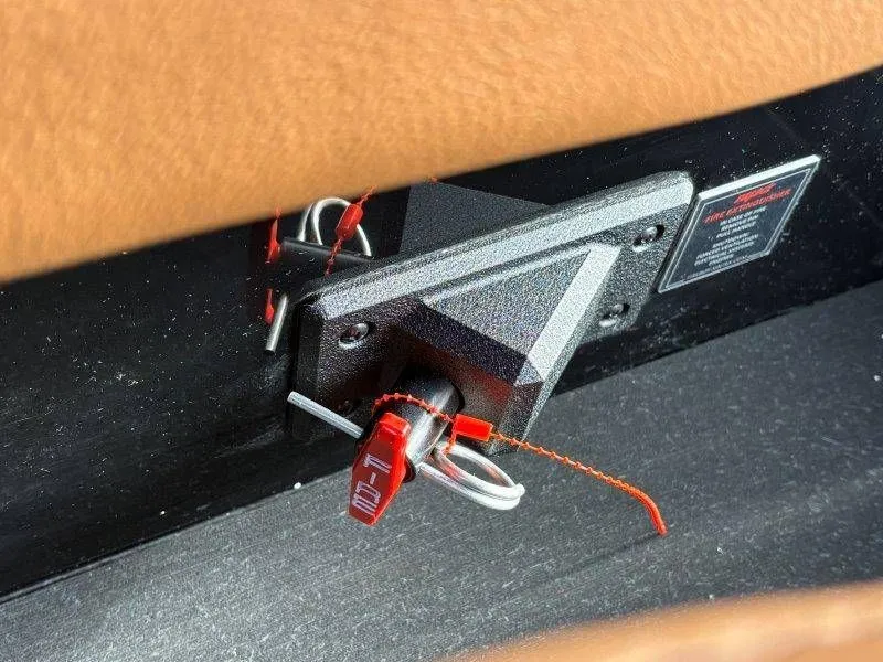 Slide: The Image of Malibu Wakesetter 23 LSV 2026 - 32